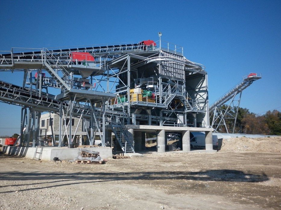 NORD Drivesystems gearmotors are being used on the Pradier quarry site in the South of France